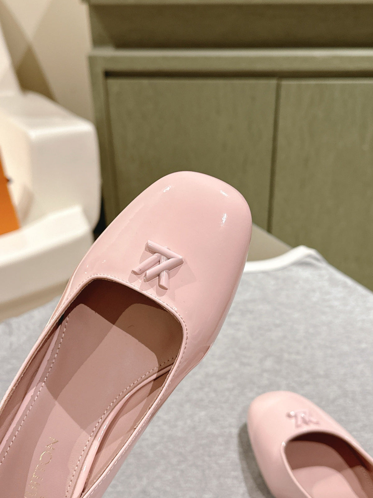 SWING HIGH PUMP 55 MM IN PALE PINK PATENT CALFSKIN