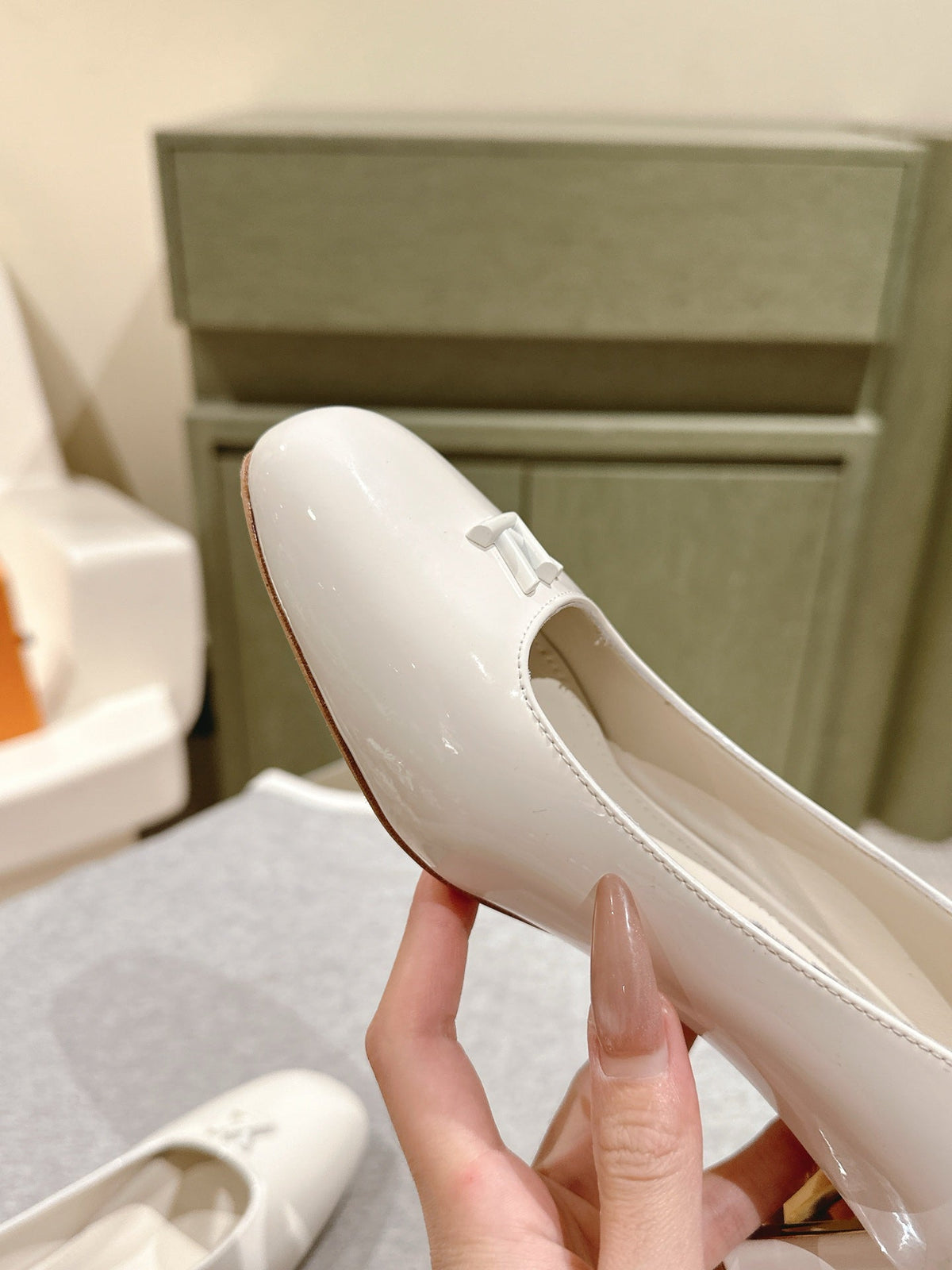 SWING HIGH PUMP 55 MM IN WHITE PATENT CALFSKIN