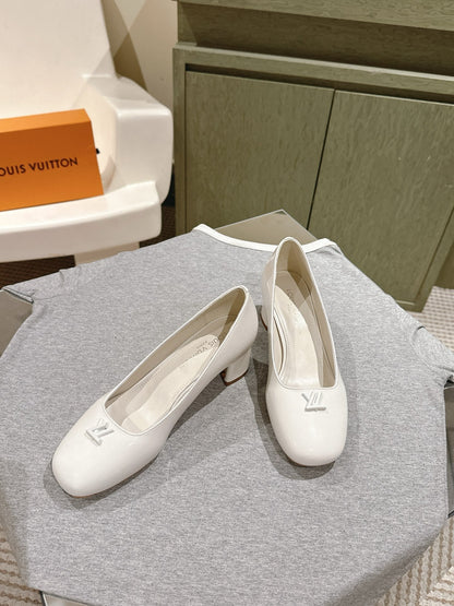 SWING HIGH PUMP 55 MM IN WHITE PATENT CALFSKIN