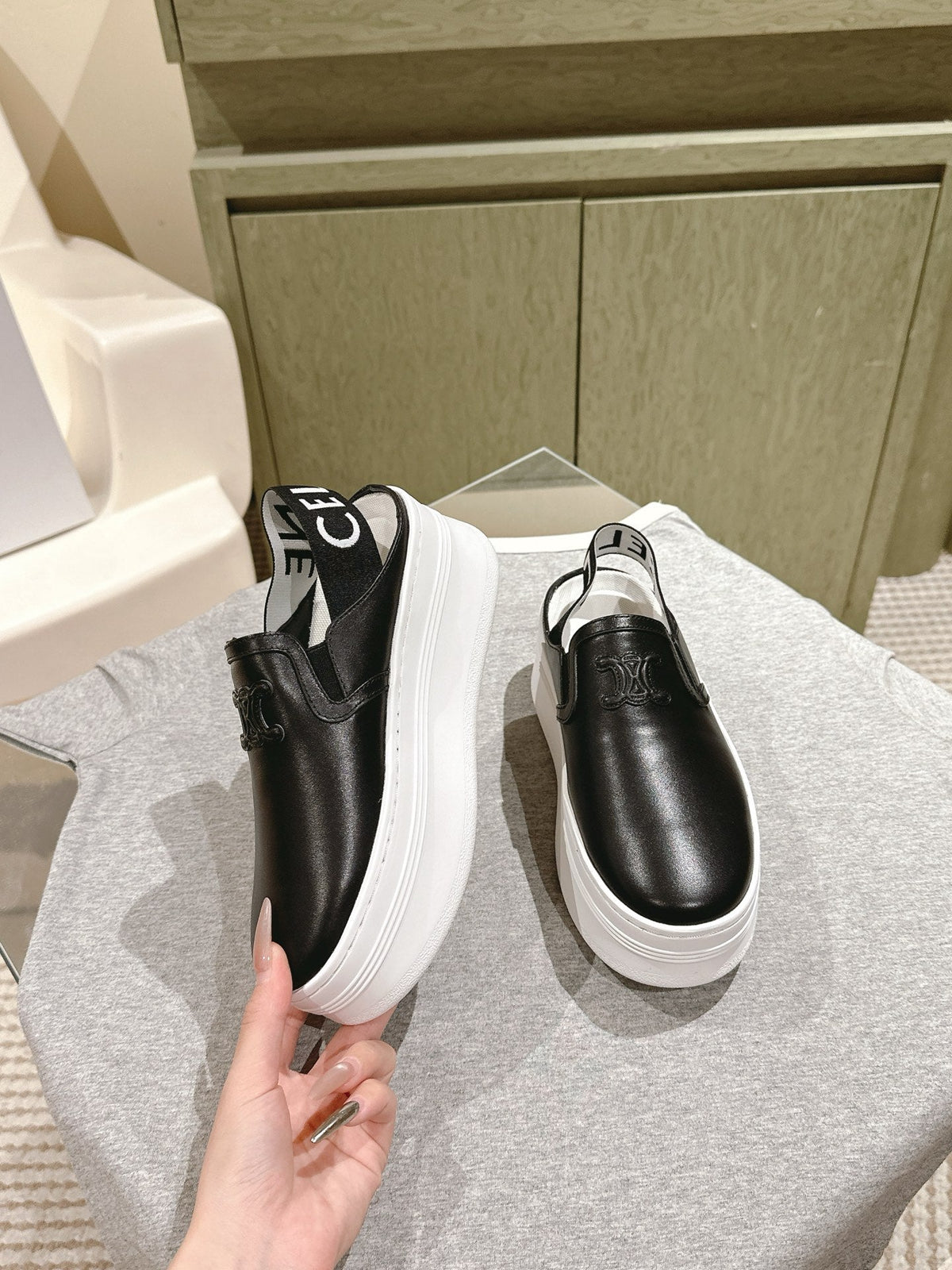 THICK-SOLED ELASTIC BACKLESS SHOES BLACK SHINY CALFSKIN