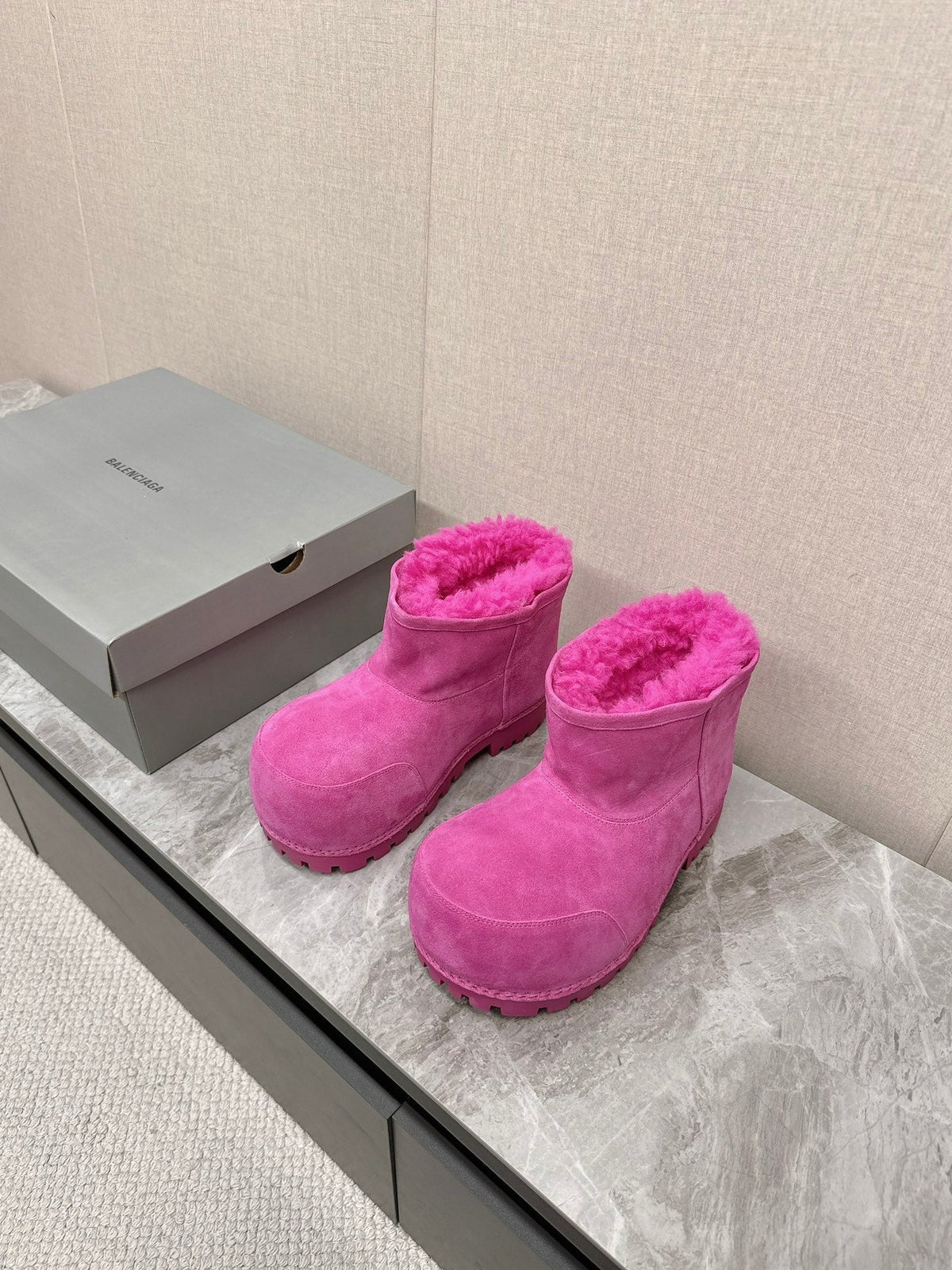 ALASKA BOOTIE IN DEEP PINK SUEDE AND WOOL LINING
