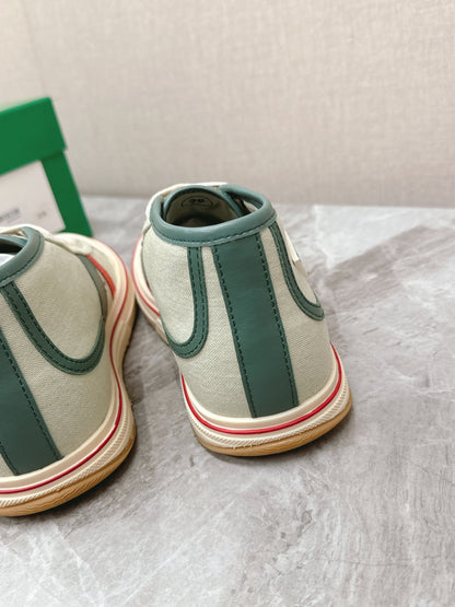 ELIOT SNEAKER IN GREEN PASTEL CANVAS AND CALFSKIN