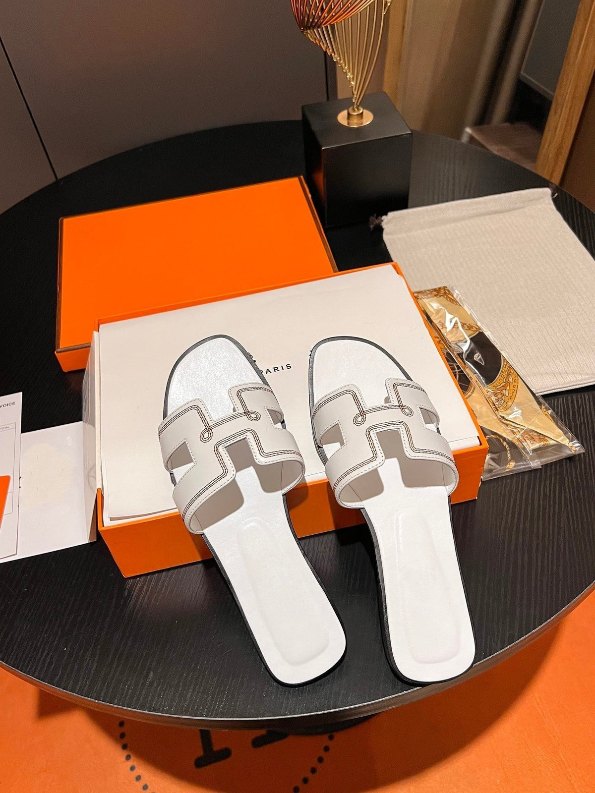 0RAN SANDAL Calfskin White