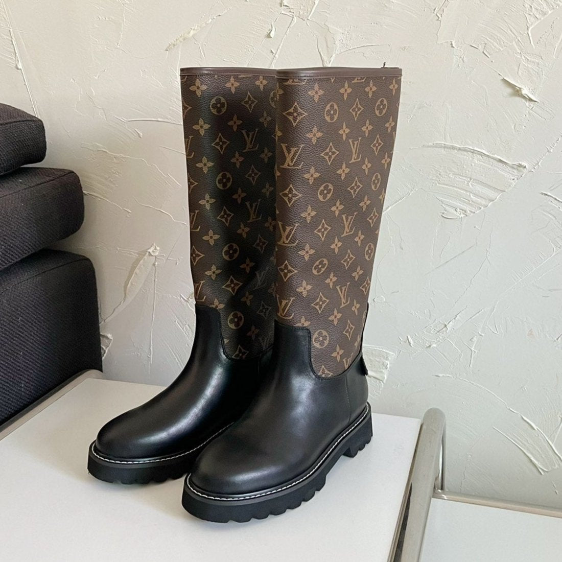 TERRITORY FLAT HIGH BOOT IN BLACK MIX CHOCOLATE BROWN MONOGRAM CALFSKIN