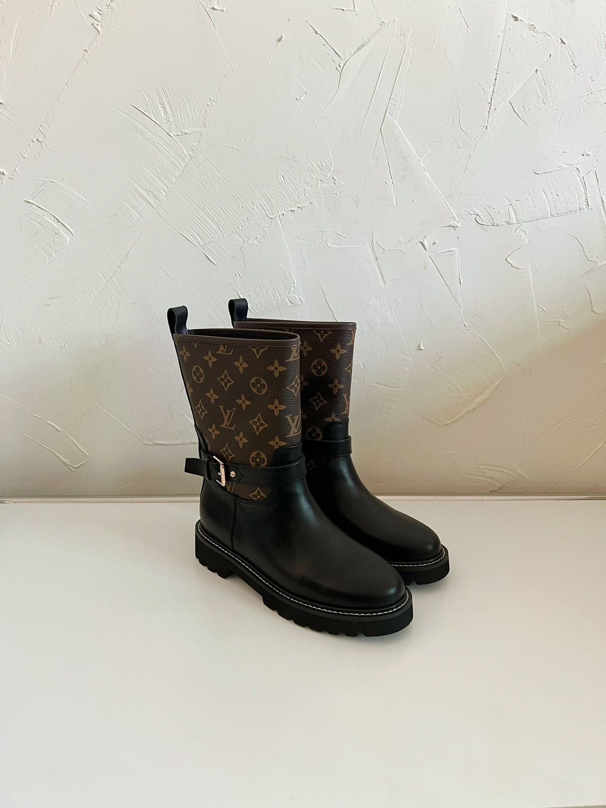 TERRITORY FLAT ANKLE BOOT IN BLACK MIX CHOCOLATE BROWN MONOGRAM CALFSKIN