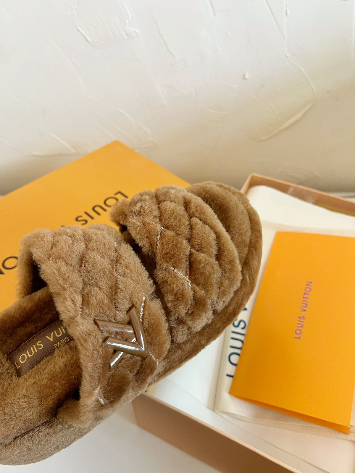 LV SUNSET PLATFORM COMFORT MULE IN CHOCOLATE BROWN SHEARLING