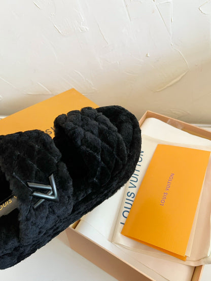 LV SUNSET PLATFORM COMFORT MULE IN BLACK SHEARLING