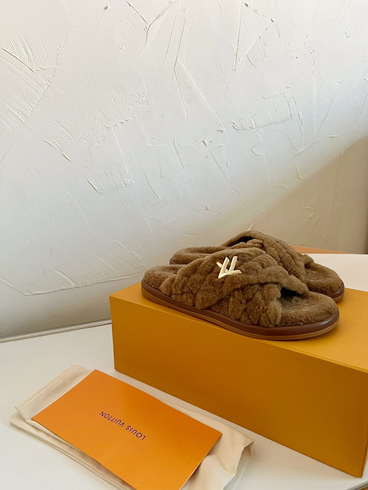 LV BLISS COMFORT MULE IN CHOCOLATE BROWN SHEARLING