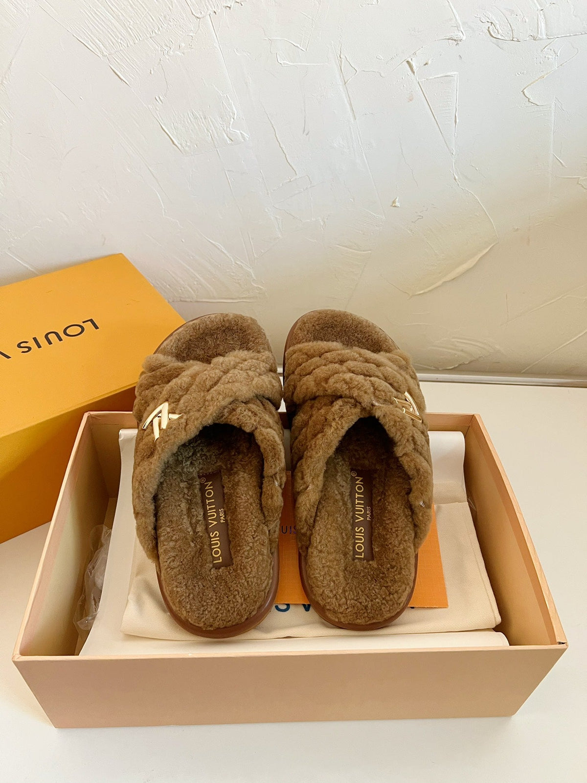 LV BLISS COMFORT MULE IN CHOCOLATE BROWN SHEARLING