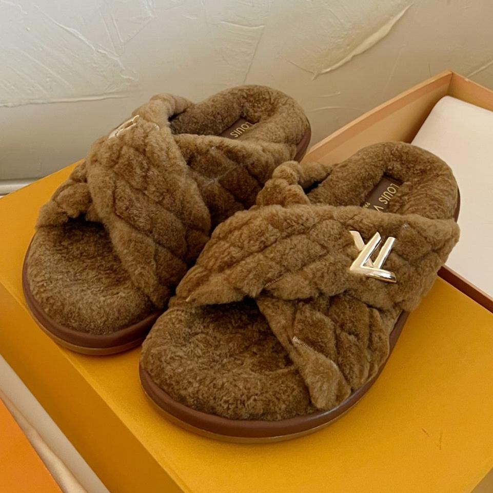LV BLISS COMFORT MULE IN CHOCOLATE BROWN SHEARLING