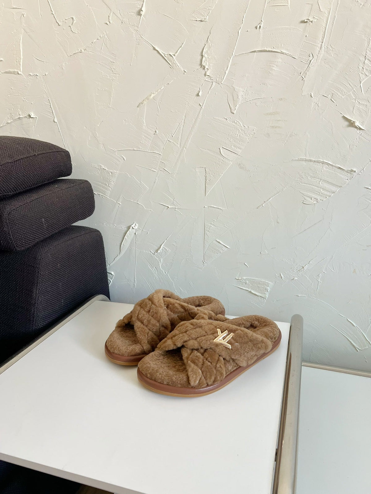 LV BLISS COMFORT MULE IN CHOCOLATE BROWN SHEARLING