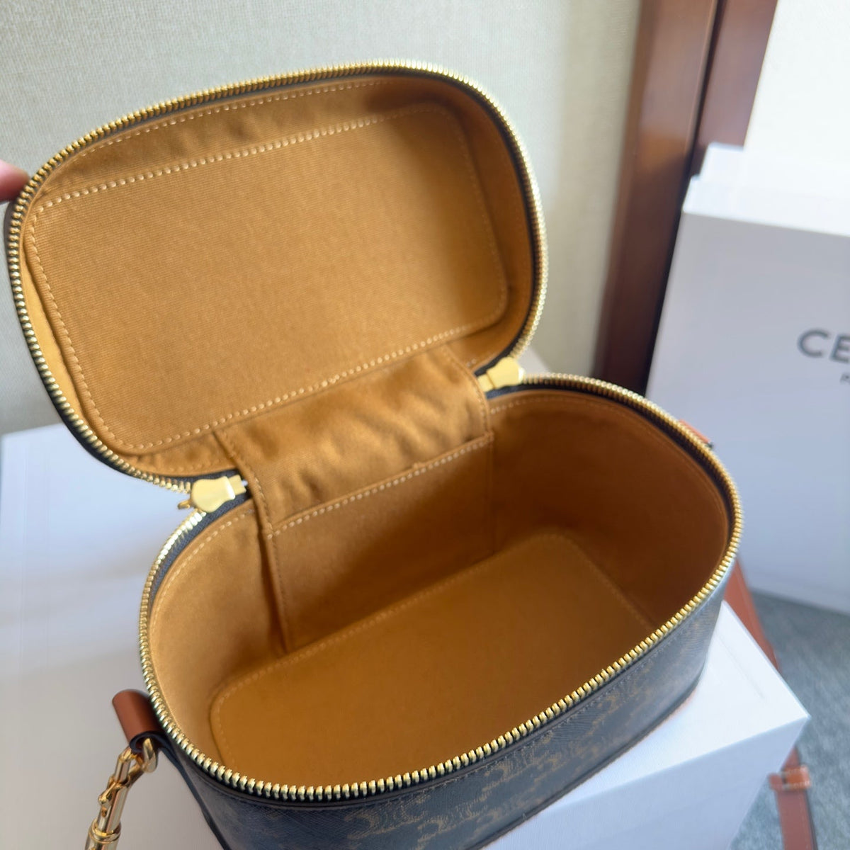 VANITY 18 IN BLACK TRIOMPHE CANVAS AND BROWN CALFSKIN GOLD HARDWARE