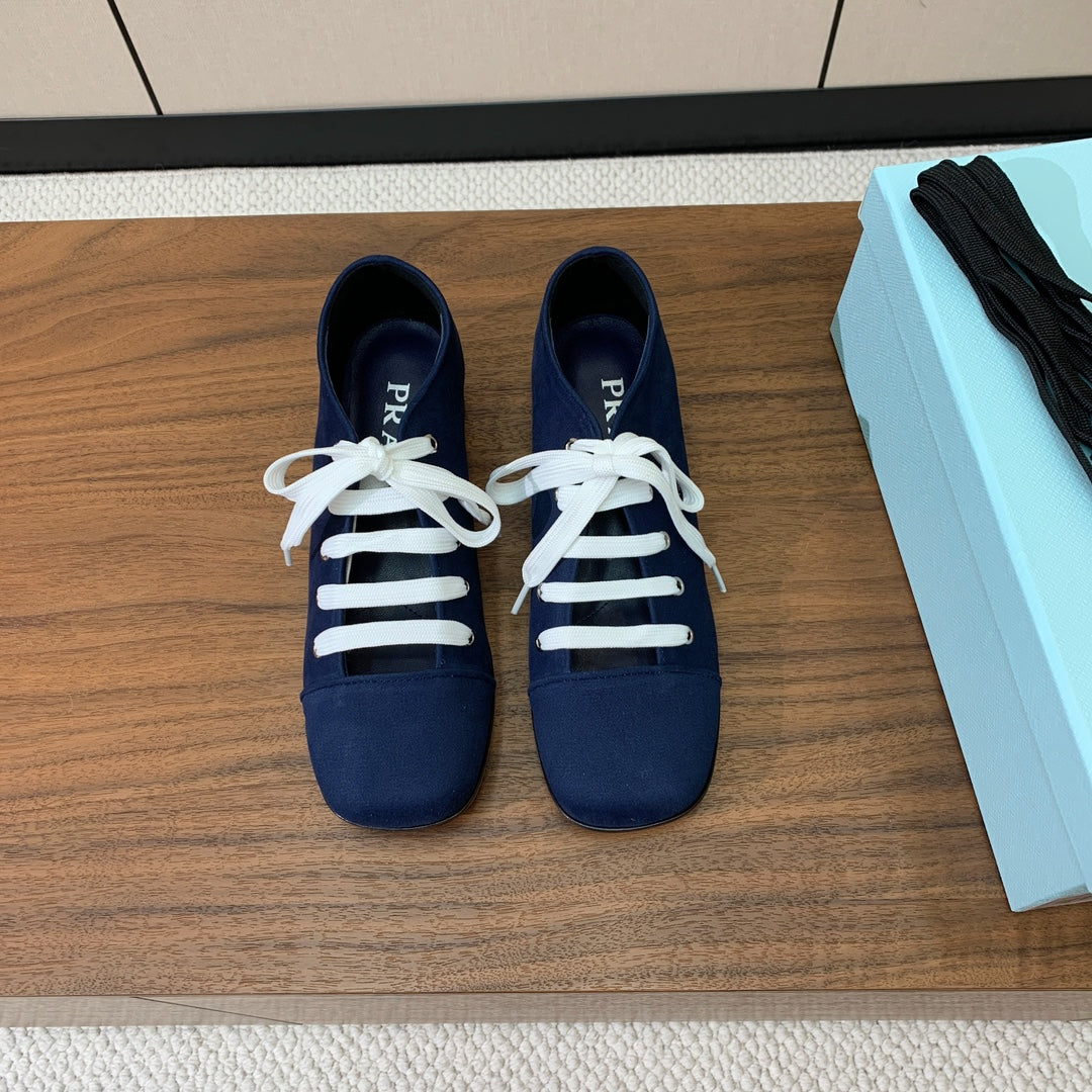 LACE-UP HIGH SHOES IN NAVY BLUE CANVAS