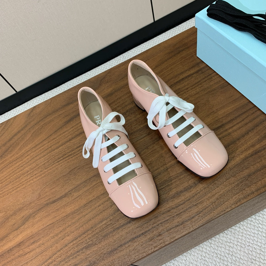 LACE-UP HIGH SHOES IN PALE PINK GLOSSY CALFSKIN