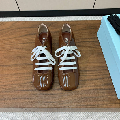 LACE-UP HIGH SHOES IN PECAN BROWN GLOSSY CALFSKIN