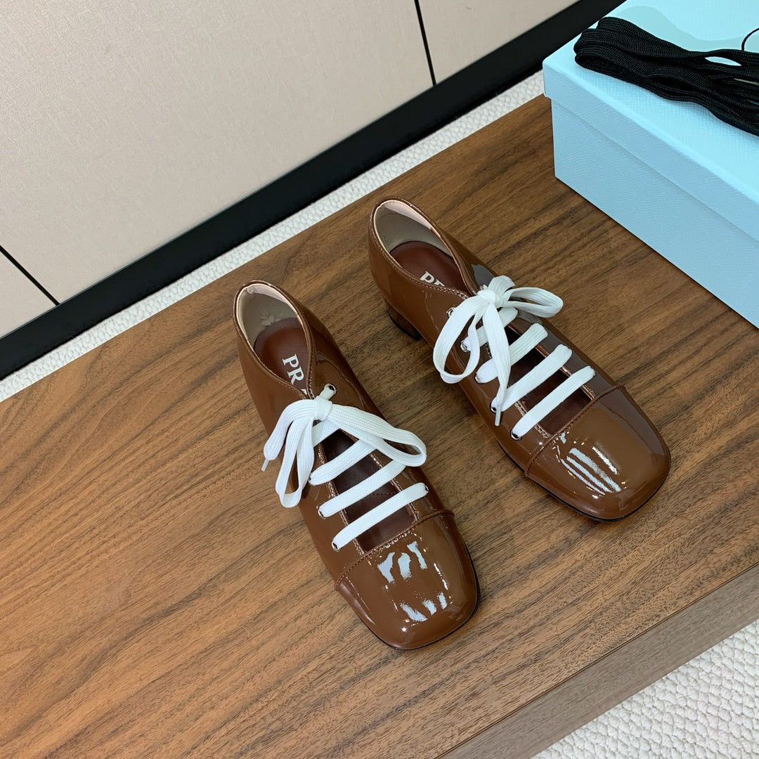 LACE-UP HIGH SHOES IN PECAN BROWN GLOSSY CALFSKIN
