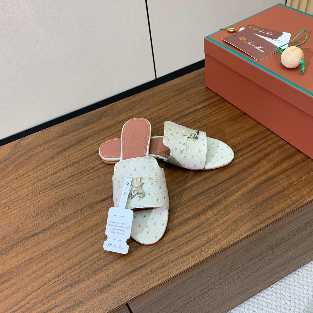 FLAT SLIPPERS IN CREAM WHITE LAMBSKIN OSTRICH SKIN