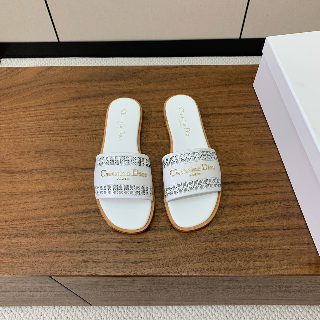 DWAY WHITE CALFSKIN AND GOLD LOGO