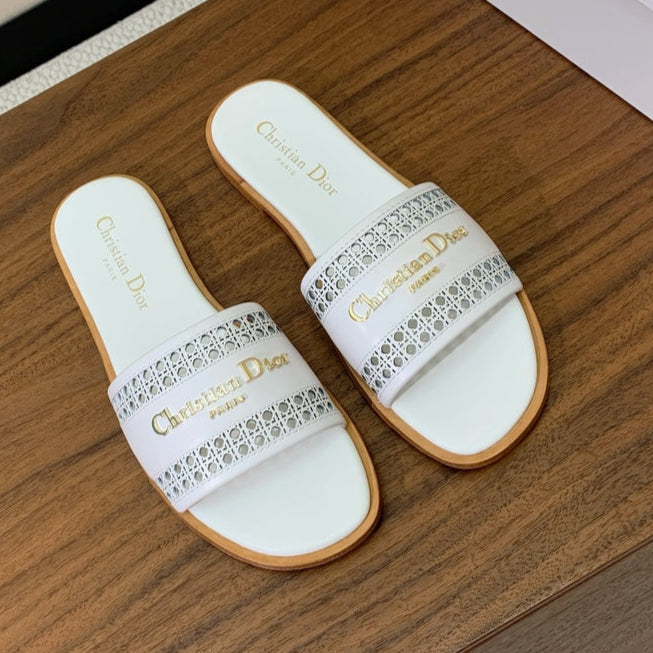 DWAY WHITE CALFSKIN AND GOLD LOGO