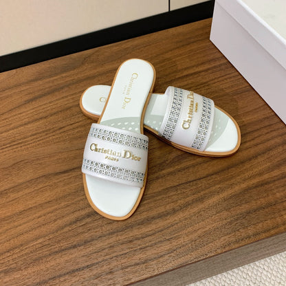 DWAY WHITE CALFSKIN AND GOLD LOGO