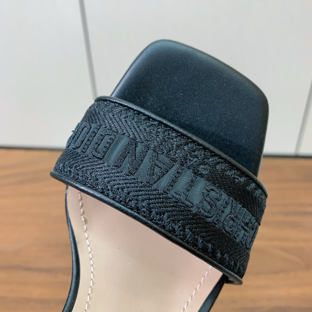 HIGH HEEL EMBROIDERED SANDAL IN BLACK CALFSKIN AND WOVEN STRAPS
