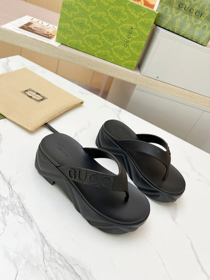 THONG PLATFORM IN BLACK IMPORTED TPU