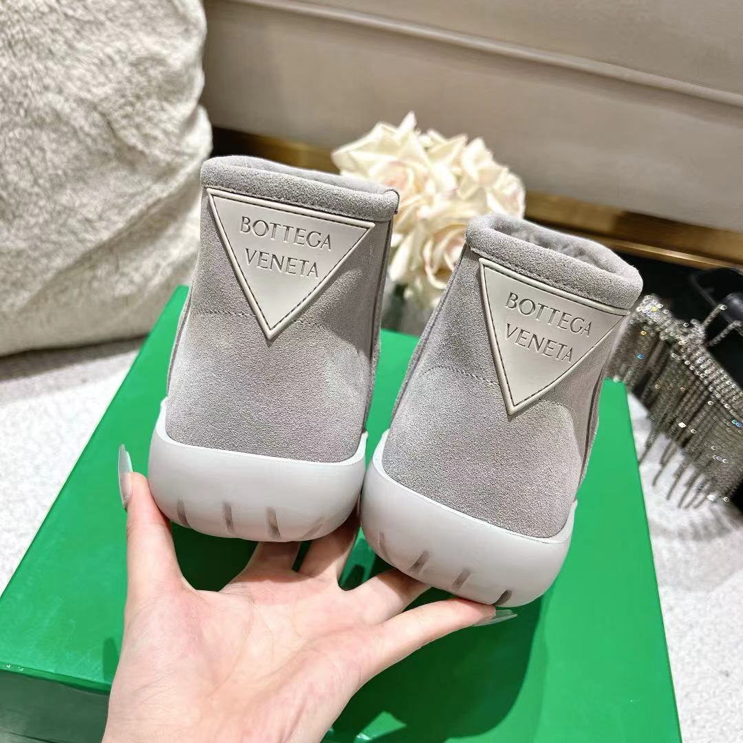 SNAP MINI ANKLE BOOTS IN PALE GRAY SUEDE AND SHEARLING LINING