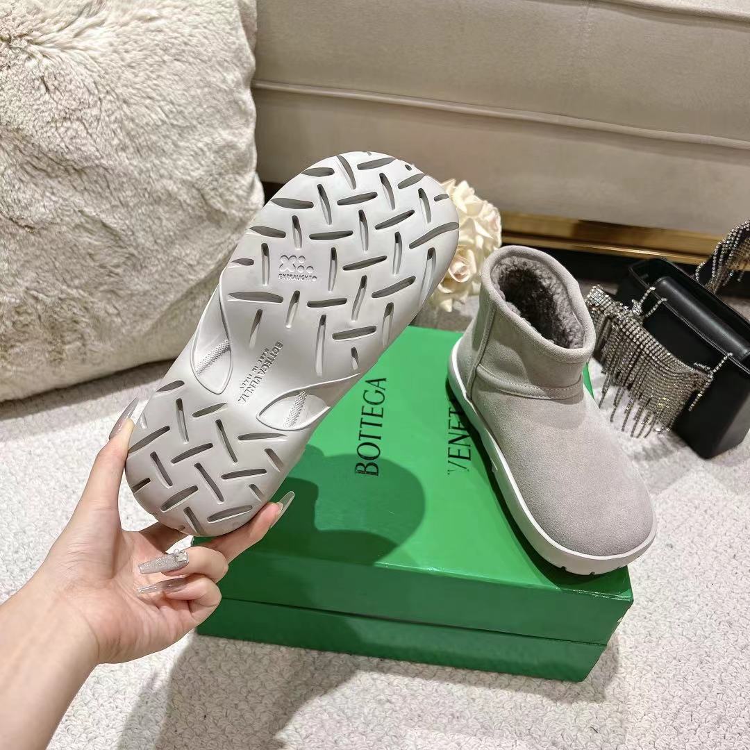SNAP MINI ANKLE BOOTS IN PALE GRAY SUEDE AND SHEARLING LINING