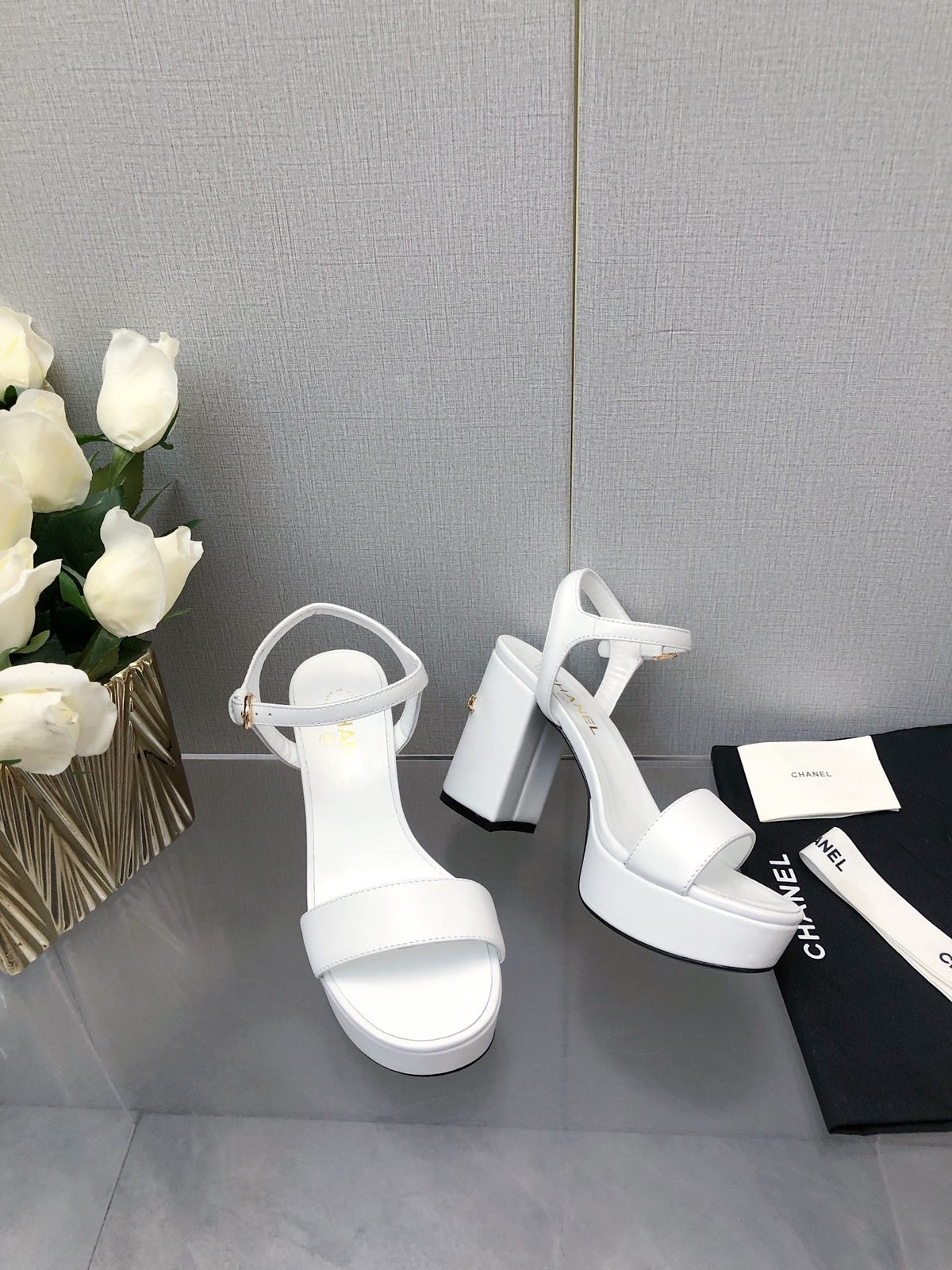 BLOCK HEEL 9 CM SANDAL IN WHITE LAMBSKIN