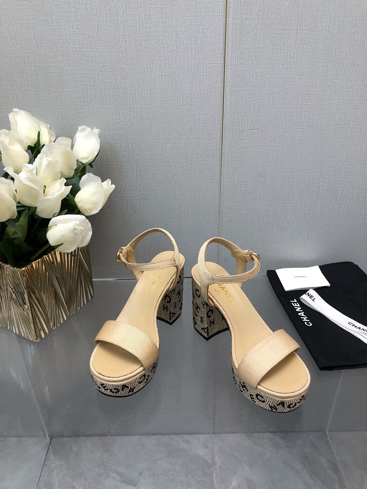 BLOCK HEEL WITH CRYSTAL 9 CM SANDAL IN SAND BROWN FABRIC
