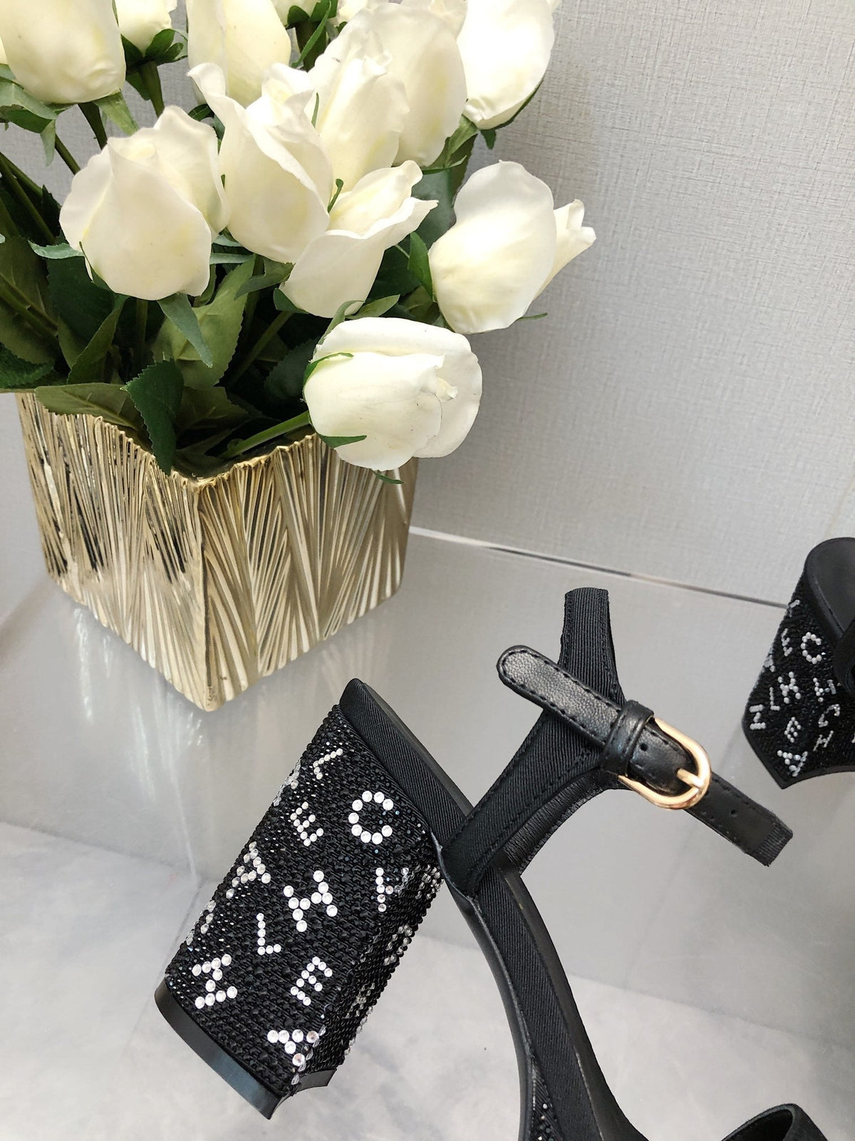 BLOCK HEEL WITH CRYSTAL 9 CM SANDAL IN BLACK FABRIC