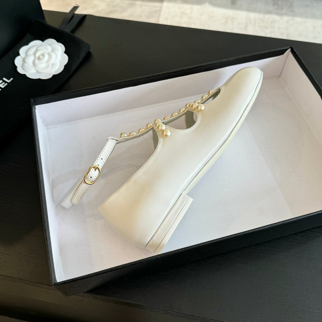 MARY JANES SHOES WHITE GOATSKIN WITH FAUX PEARL