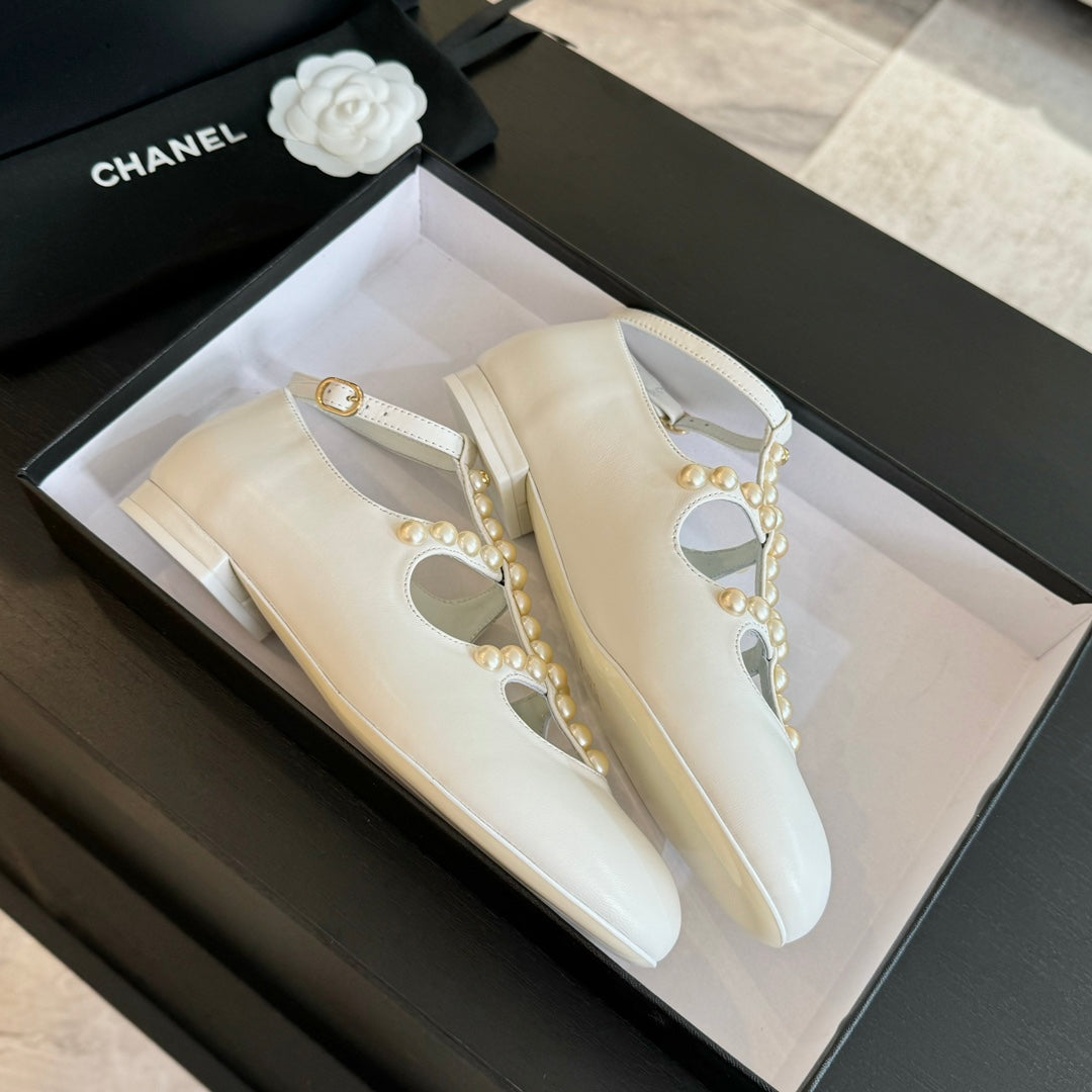 MARY JANES SHOES WHITE GOATSKIN WITH FAUX PEARL