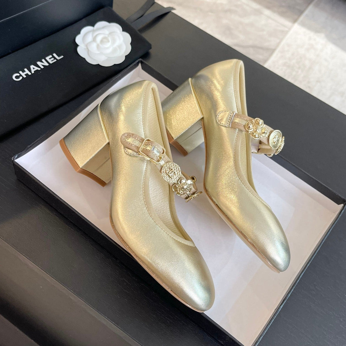 HIGH MERY JANE GOLDEN LAMBSKIN