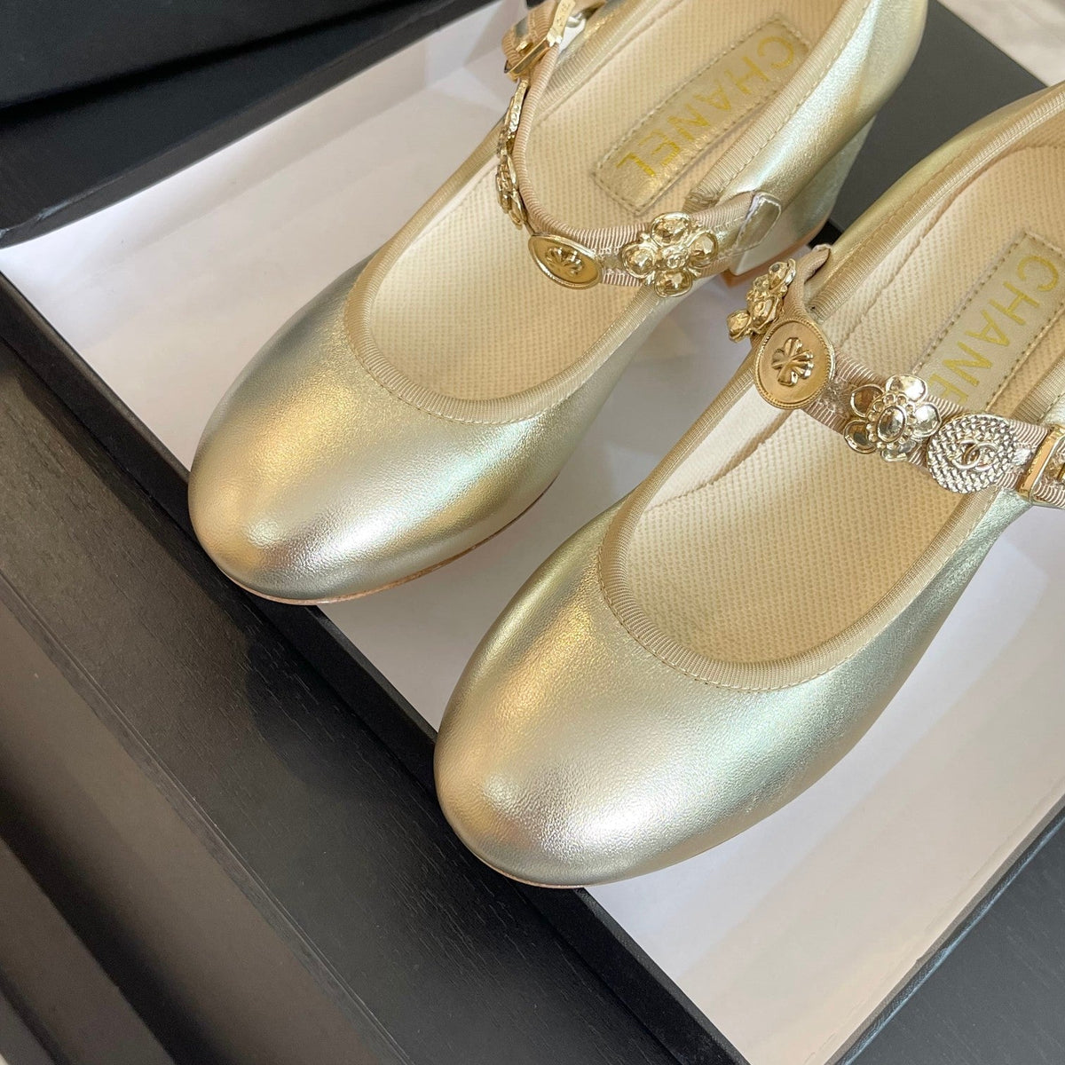HIGH MERY JANE GOLDEN LAMBSKIN