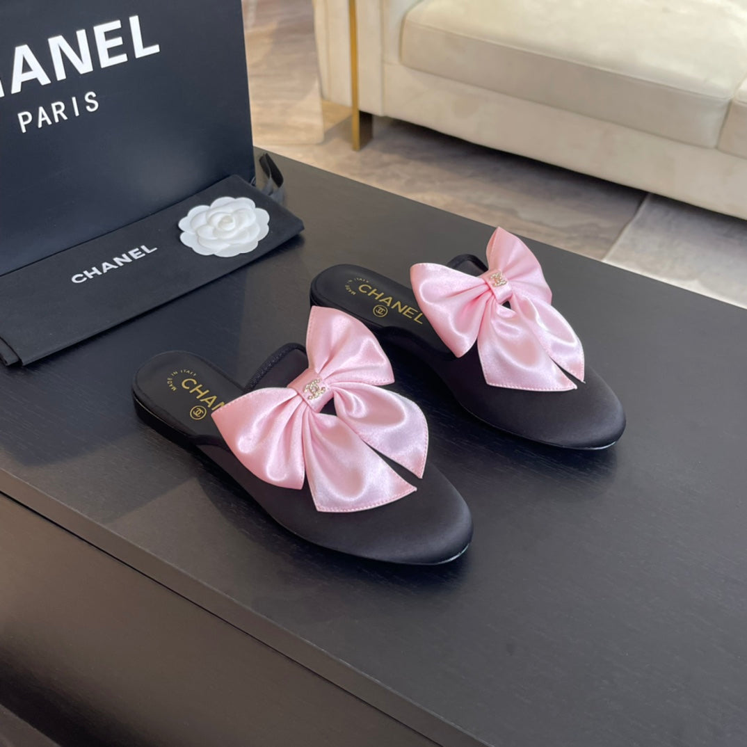 BIG BOW FLAT MULE SANDALS IN BLACK MIX PALE PINK SILK