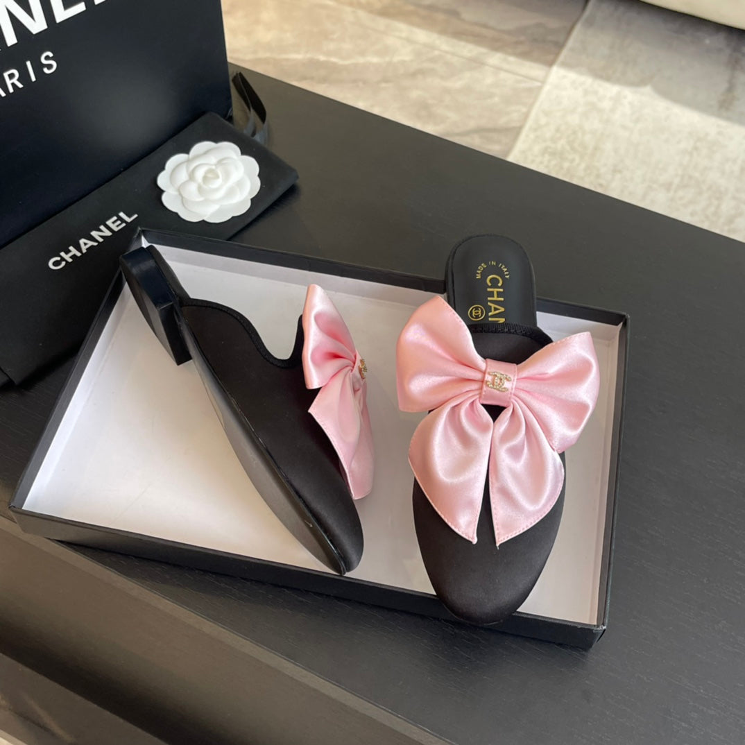 BIG BOW FLAT MULE SANDALS IN BLACK MIX PALE PINK SILK