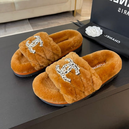 SLIPPERS IN SAFETY ORANGE FUR