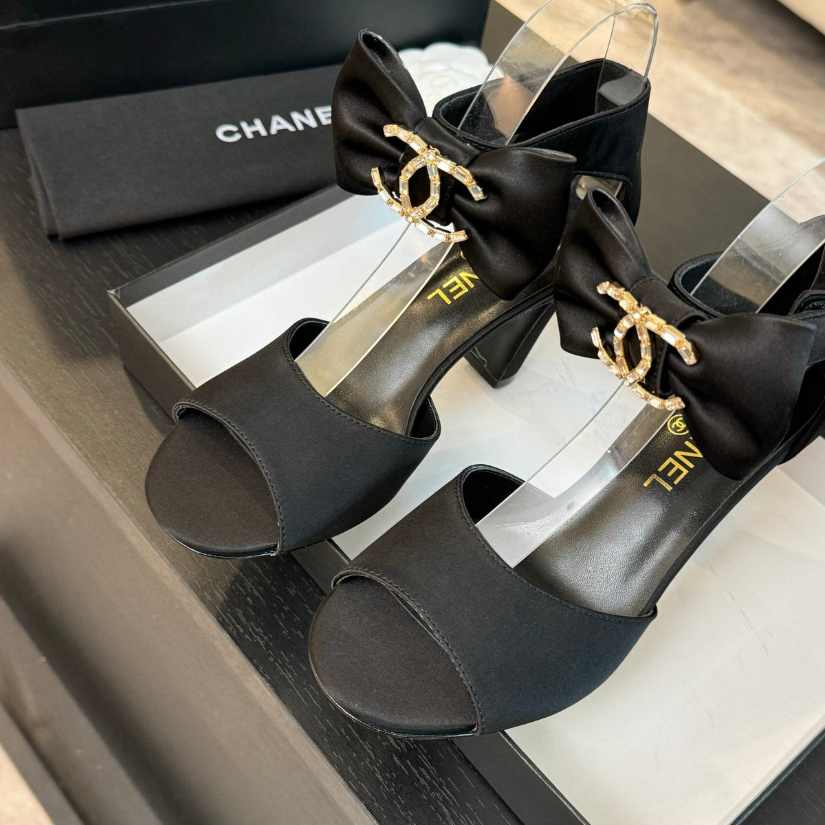 HIGH SANDAL OPEN TOE IN BLACK SATIN