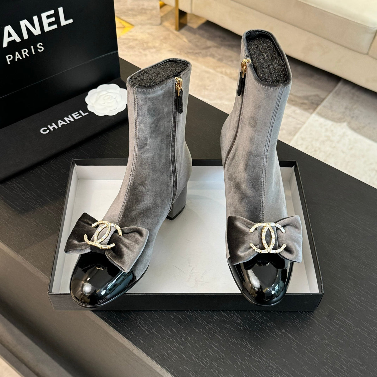 SHORT BOOTS IN DOLPHIN GRAY VELVET AND BLACK LAMBSKIN