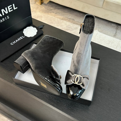 SHORT BOOTS IN DOLPHIN GRAY VELVET AND BLACK LAMBSKIN