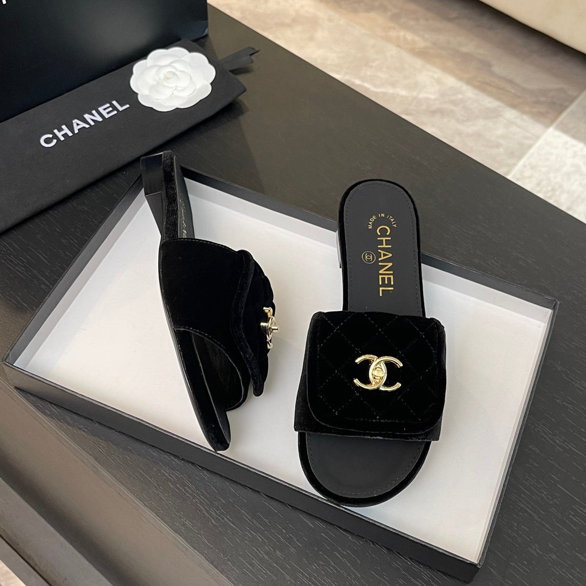 FLAT MULE IN BLACK VELVET