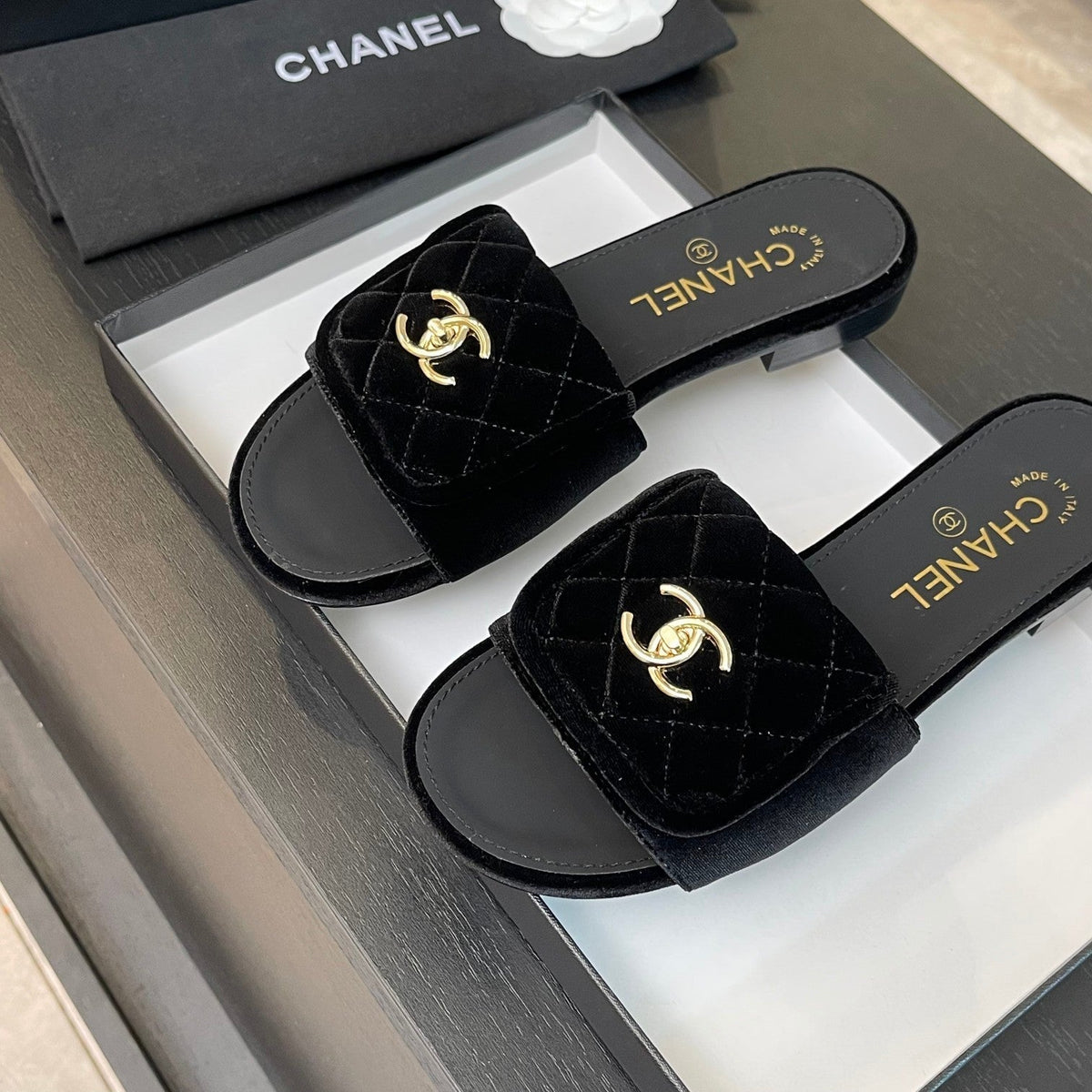FLAT MULE IN BLACK VELVET