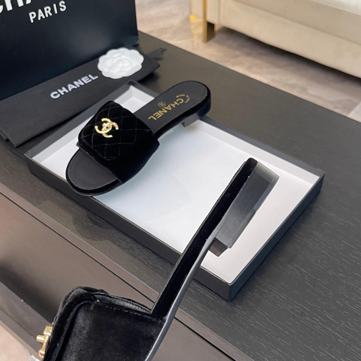 FLAT MULE IN BLACK VELVET