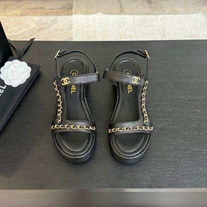 FLAT SANDALS IN BLACK LAMBSKIN WITH GOLD CHAIN