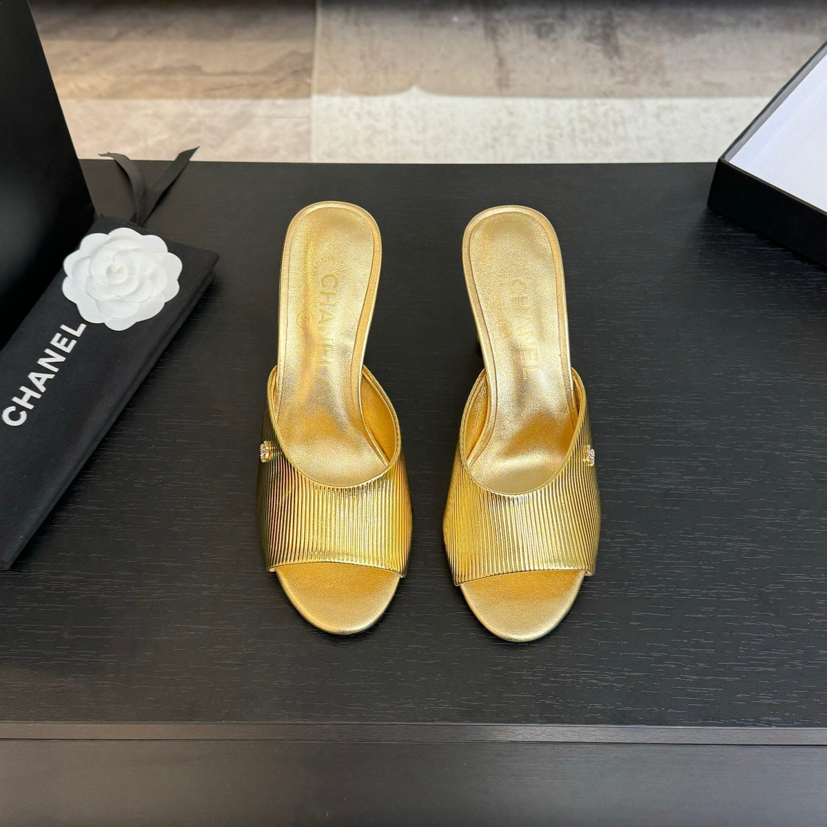 T-STRAP PEARL HEEL 85 MM SANDALS IN GOLD LAMBSKIN MULE