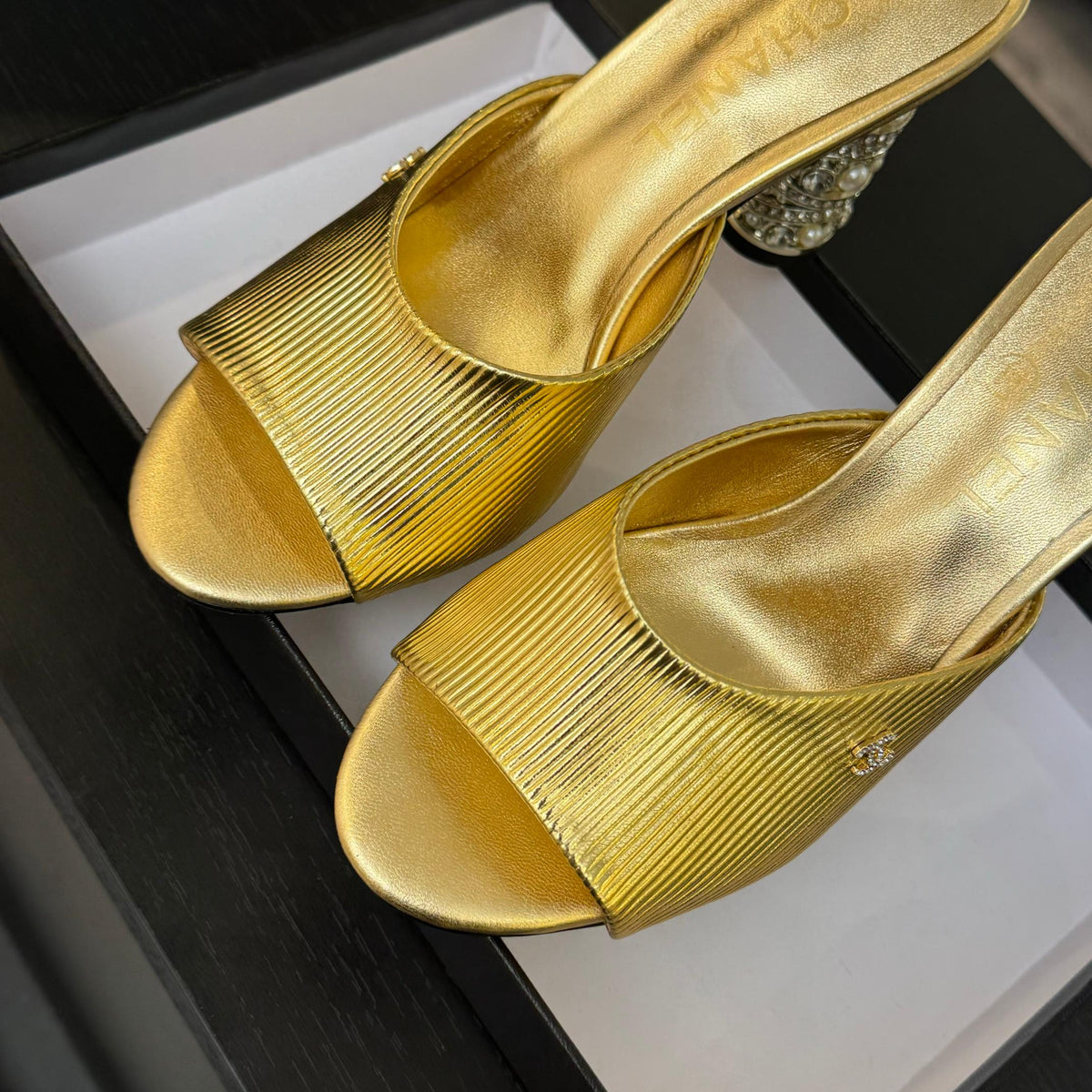 T-STRAP PEARL HEEL 85 MM SANDALS IN GOLD LAMBSKIN MULE