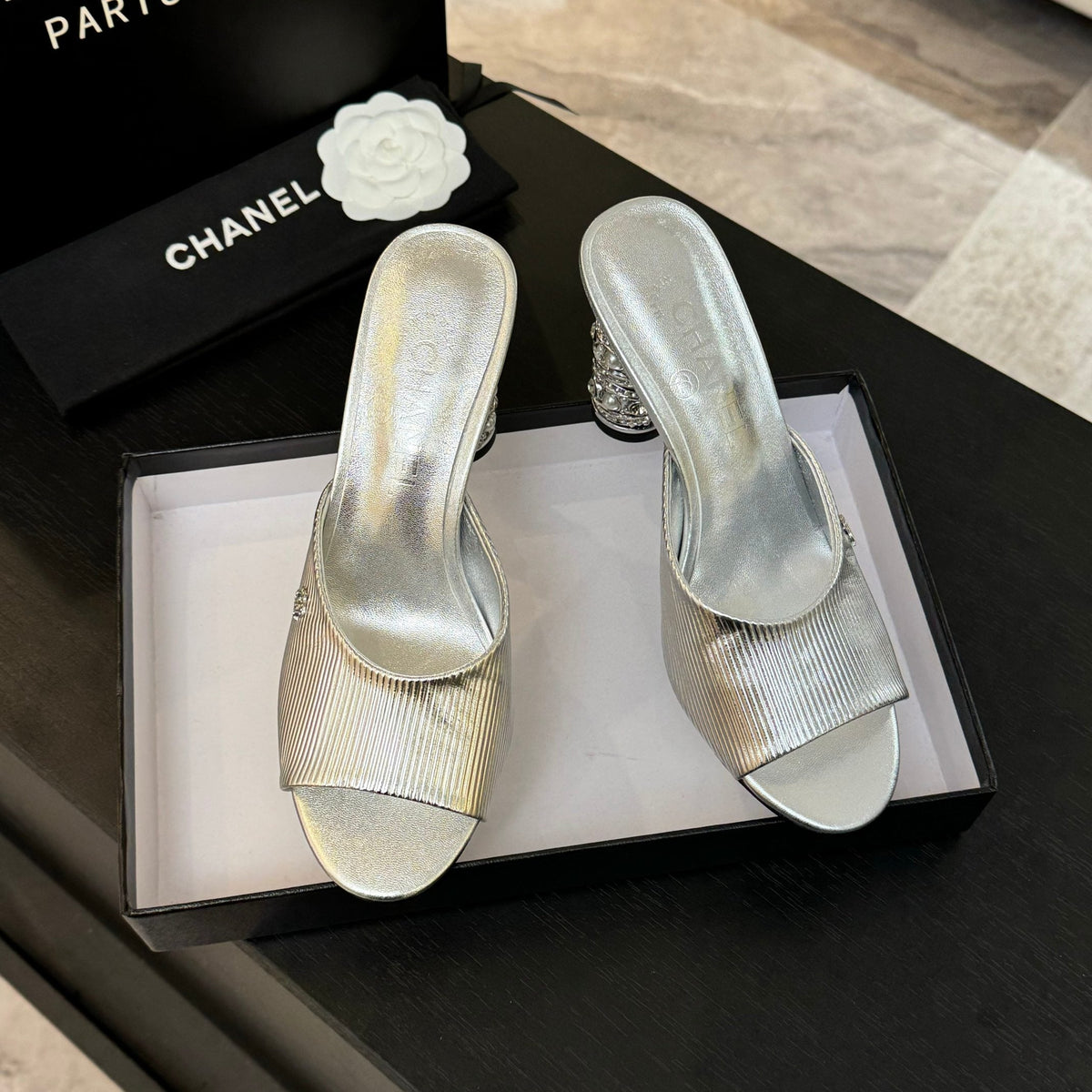 T-STRAP PEARL HEEL 85 MM SANDALS IN SILVER LAMBSKIN MULE