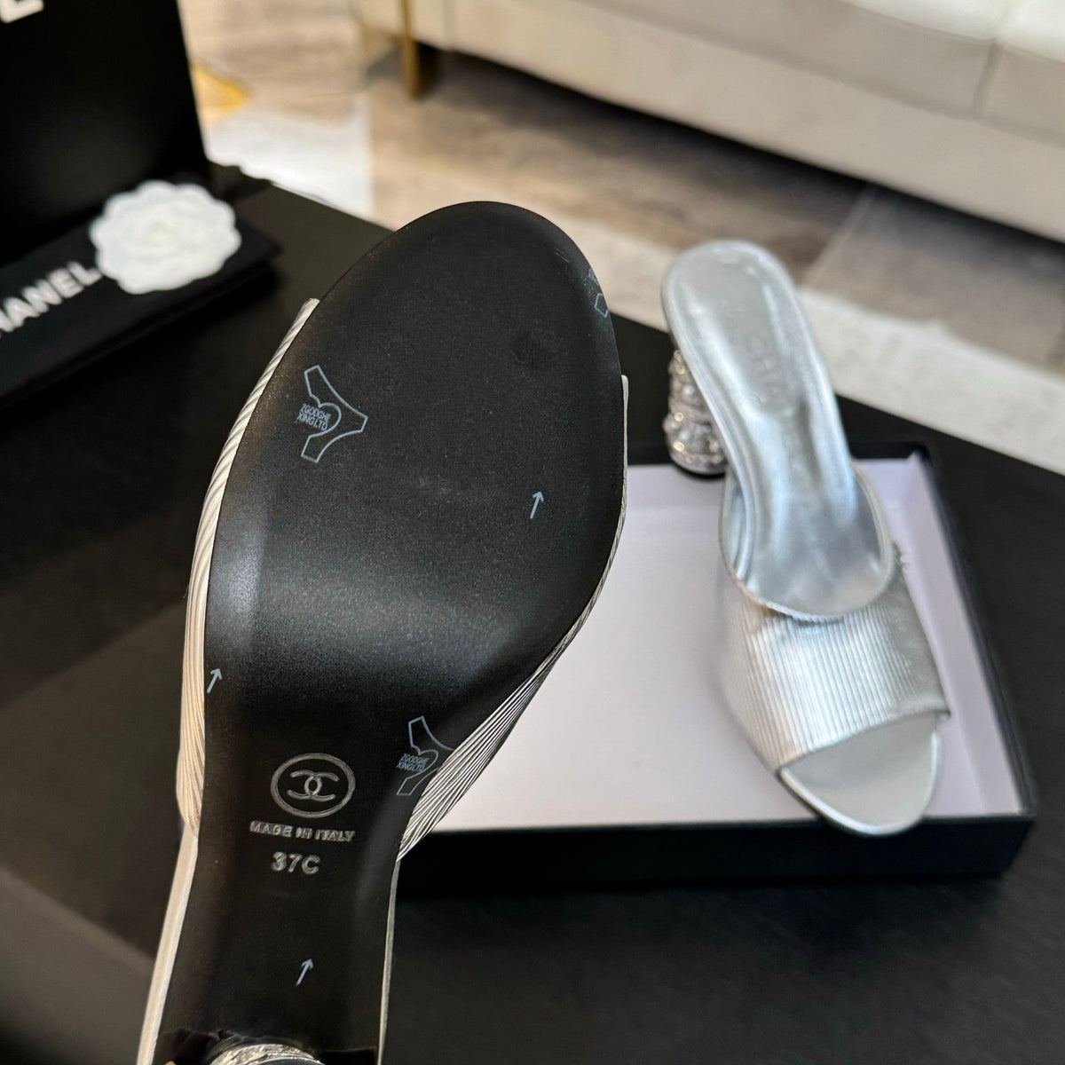 T-STRAP PEARL HEEL 85 MM SANDALS IN SILVER LAMBSKIN MULE