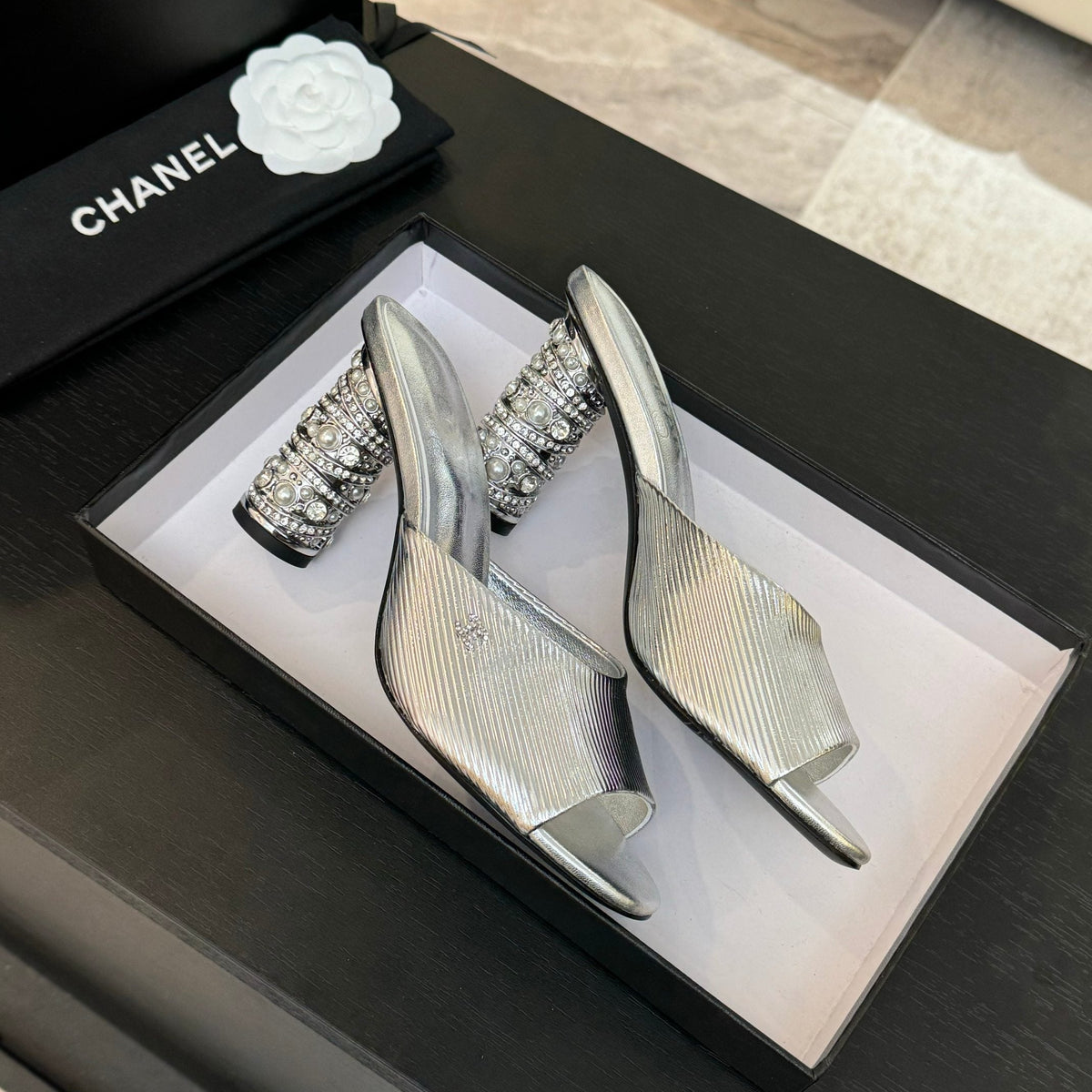 T-STRAP PEARL HEEL 85 MM SANDALS IN SILVER LAMBSKIN MULE